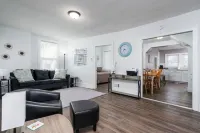 3 bed/1 bath lower unit conveniently located in Lakeside.