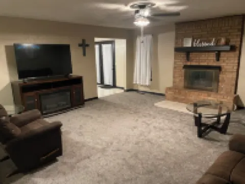 Family-sized home in quiet neighborhood in Weatherford, OK 韋瑟福德酒店