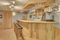 Stien Oasis: Heated Indoor Pool Oasis With Theater, Bar&Tennis Court. Hotels in Beaver Township