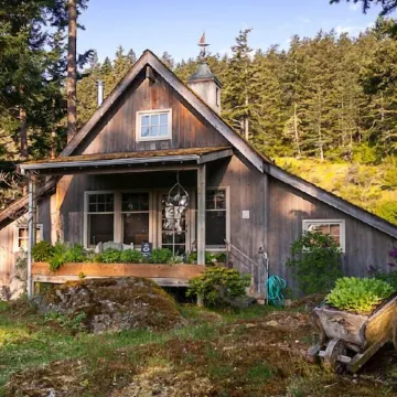 Cottage-in-the-Barn on Dragonfly Farm