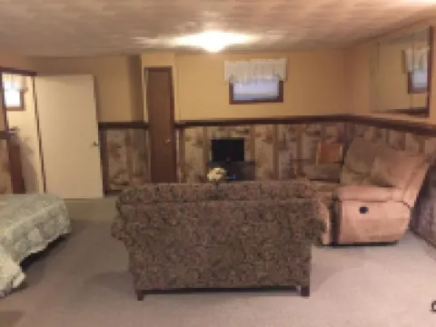 Efficiency Apt between Cornell, SUNY Cortland -Handicap Accessible