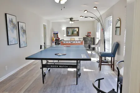 Lovely Lindale Home w/ Gameroom!