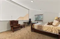 Spacious Trickey Moose Family Retreat - Woodstove, Firepit, Kayaks, Water Access