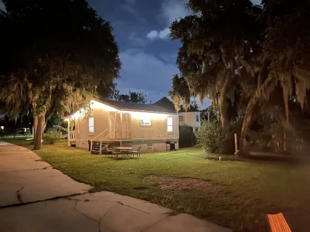 ''By the river '' 2 homes 16 guests pool table game room private deck Отели в г. Дувал