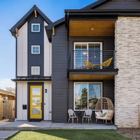 5Bed 4Bath Luxury & Walkable - Hot Tub, Movie Room, Game Room - 5 mins to LoHi