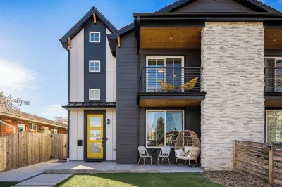 5Bed 4Bath Luxury & Walkable - Hot Tub, Movie Room, Game Room - 5 mins to LoHi โรงแรมใน