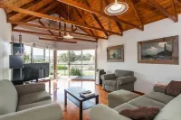 A RIVER BED  COTTAGE - Relax and unwind in this spacious cottage by the river