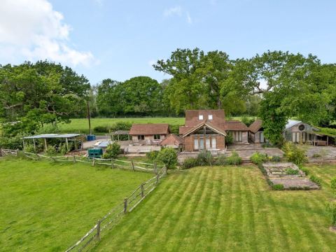 3 BED (Ensuite) Self Catering Contemporary Oak Framed in Rural Countryside