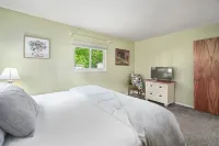 Cozy house-Near Cascades-Dog friendly-Large yard-Tranquil