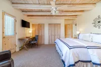 Charming Santa Fe Adobe Home 2 BR w/Elevated Views