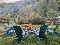 Trinity River Modern Farmhouse: Private Boat Launch, Fire Pit, outdoor games トリニティのホテル