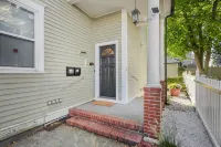 Updated, Historic District, Walk to Waterfront. Pet-Friendly! Sleeps 12