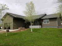 Large House with 2 King Beds, Game Room and Deck, 60 minutes from Jackson Hole