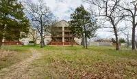 Table Rock Lake, Luxury Lake front condo, jacuzzi ,5 min to Silver Dollar City