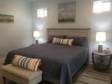 Kid-friendly Michiana cottage!  Summer dates open - including 4th of July!