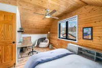 Freshly Remodeled Cabin w/ stunning Lake Views