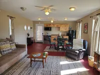 Honeysuckle Cottage 50 minutes from Pioneer Woman.