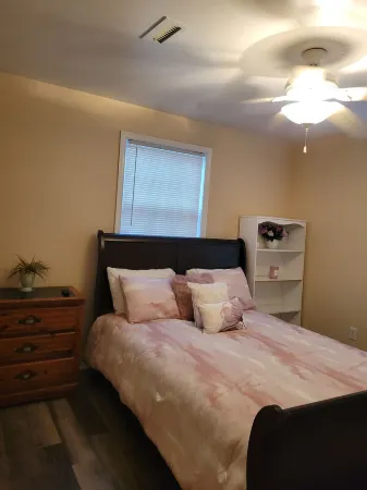 Large Private Family Beach House 3 Blocks from Beach! Отели рядом с достопримечательностью «Wildwoods Convention Center»