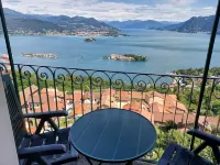A window 4 overlooking Lake Maggiore!
