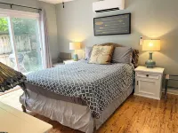 2 bed/1 bath, 1.5 blocks to beach/town, dog friendly