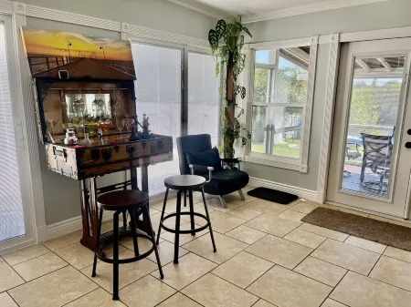 Palms Paradise. Heated Pool. Waterfront. Near Space Coast Beaches.