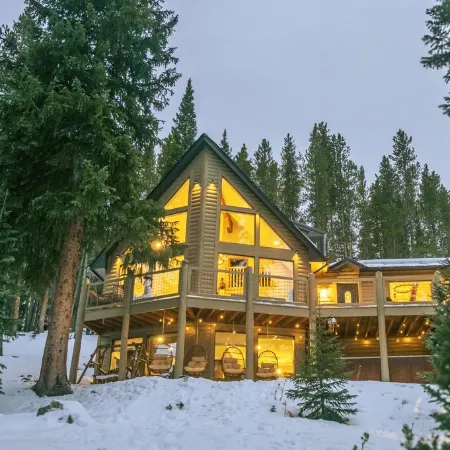 Cozy Breck Chalet - Private Sauna, Hot Tub, Fire Pit + 1.5mi to Breckenridge!!