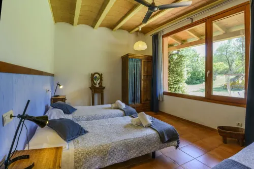 Eco Cottage in charming village in rural Costa Brava. Swimming pool-big garden