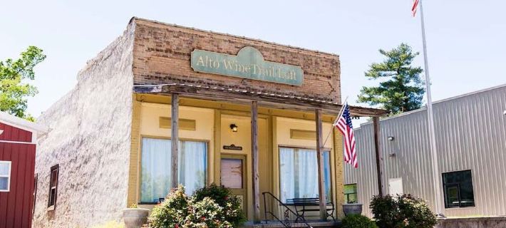 * Best Location on the Wine Trail! * Hiking Trail 1 min away * Wi-Fi * Hotels in Union County