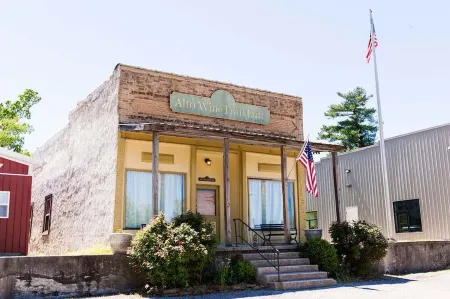 * Best Location on the Wine Trail! * Hiking Trail 1 min away * Wi-Fi * Отели в г. Альто Пасс Пресинкт