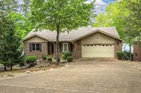 Multifamily, Lakefront House! Private Dock - Dogs Hotels in Hot Springs Village