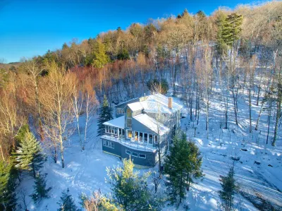 Spectacular Stowe Home for Fun Family Vacations! Eco friendly/ EV Charging! Hotels near Grand view Farm