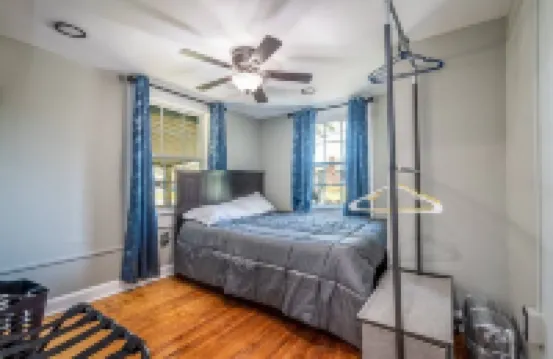 Tiny House w/ 1st Class Amenities- 12 Min to CLT