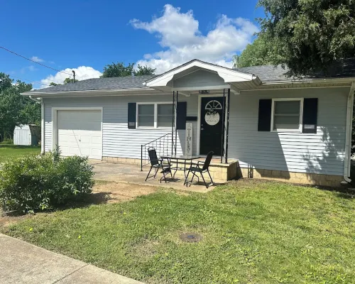 The Tinley House. Close to hiking, hunting. Bike trail and hospital, shopping Hotels in Harrisburg