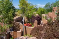Authenitic Santa Fe Casita~Walk to Downtown, Kiva Fireplaces and Mountain Views