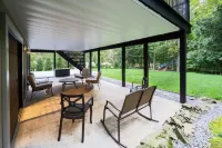 Luxury Lakefront Oasis