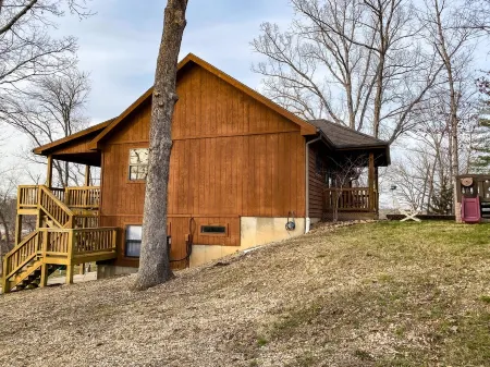Whole House on a Quiet Cove, Lake of the Ozarks, Family Owned and Operated.