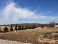 Cozy Garden cottage on 15 acres is perfect executive rental or couples retreat.