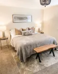 Stylish 5-bedroom home, close access to ski resorts Hotels near Home Storage Center