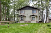 Grindstone Lake-Hayward 4-bedroom lakefront cabin. Wi-Fi, AC and superb fishing!
