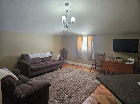 Ledgestone Farms-Cozy Farm Apartment Отели в г. Чемпион Тауншип