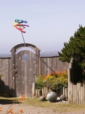 Oceanfront, Sauna, Large Oceanview Soaking Tub, Dog Friendly with Yard