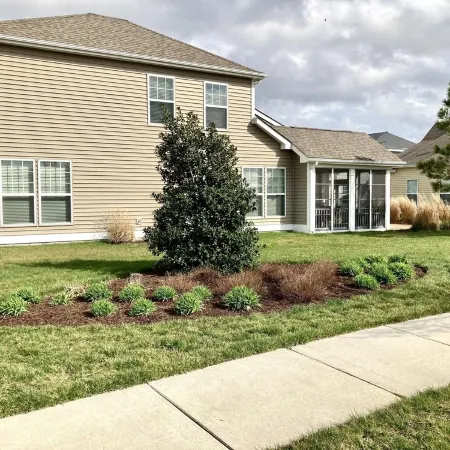House sleeps 10, steps to pool, indoor/outdoor living, shuttle to Bethany Beach