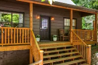 Clean & Quiet w/ Private HotTub Near Cades Cove - 4-Star