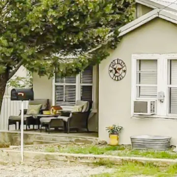 1 Hour to Big Bend National Park and 30 Minutes to Marfa