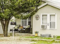 1 Hour to Big Bend National Park and 30 Minutes to Marfa