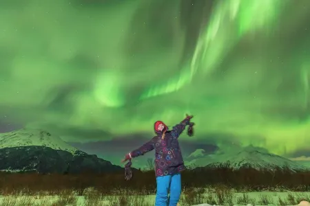 Private suite in an Owner occupied home with views of the Chugach Mountains. Отели рядом с достопримечательностью «Зоопарк Аляска»