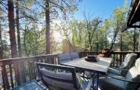 Elite Mountaintop Cabin w/ 2 Decks, Fire Pit & Loft !!SUPERHOSTS!! Pet Friendly