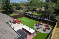 A&M Luxury Game Day House - 1 Mile to Kyle Field, Hot Tub, Fire Pit, Golf