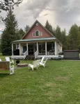 The Cottage is .5 mile to Cascade lake and 12 miles to Tamarack skiing