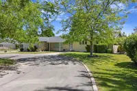 Newly Renovated, Modern Sleeps 21, Newly Added AC/Heating Units in Each Bedroom. - 3-Star